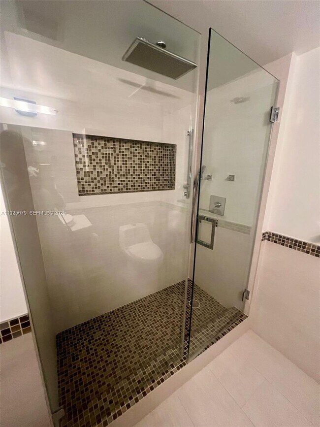 Building Photo - 2101 Brickell Ave