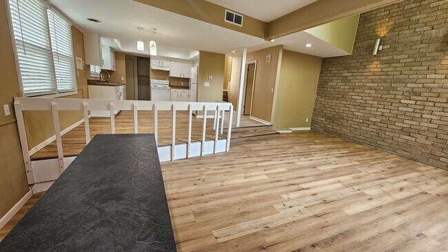 Building Photo - 557-559 Bailey Drive