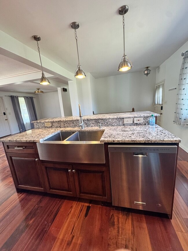 Building Photo - 2 Bed, 2 Bath Home