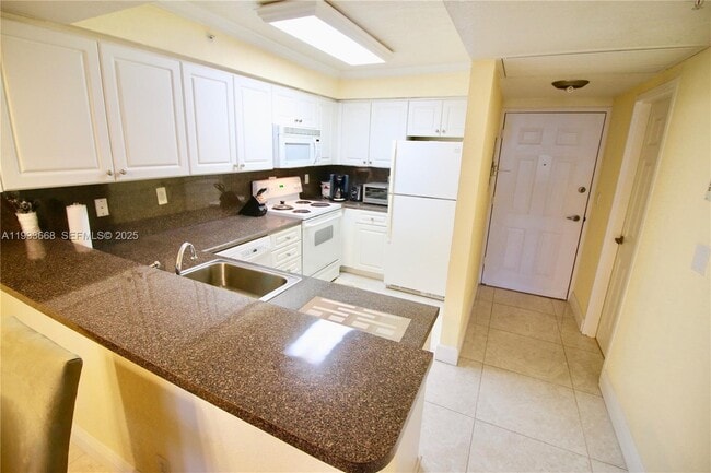 Building Photo - 2501 S Ocean Dr