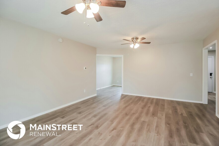 Building Photo - 4207 N Reeder Ave