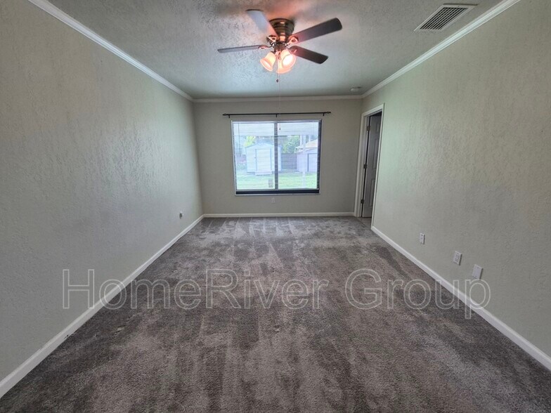Building Photo - 143 SW Tulip Blvd
