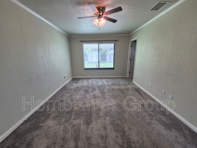Building Photo - 143 SW Tulip Blvd