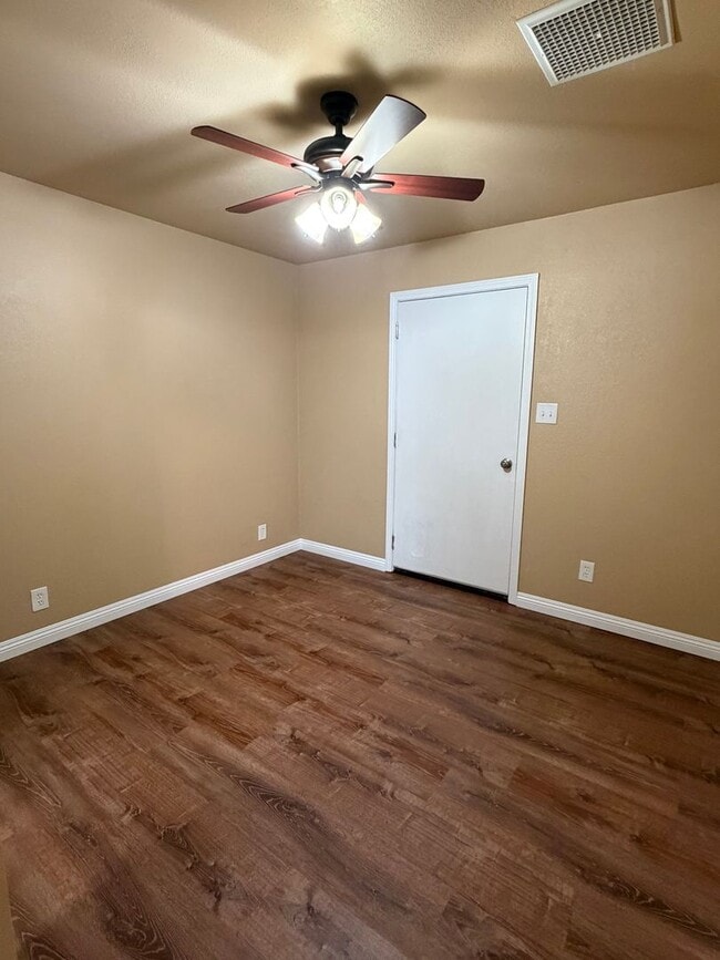 Building Photo - 3 bedroom home in Shasta Lake City