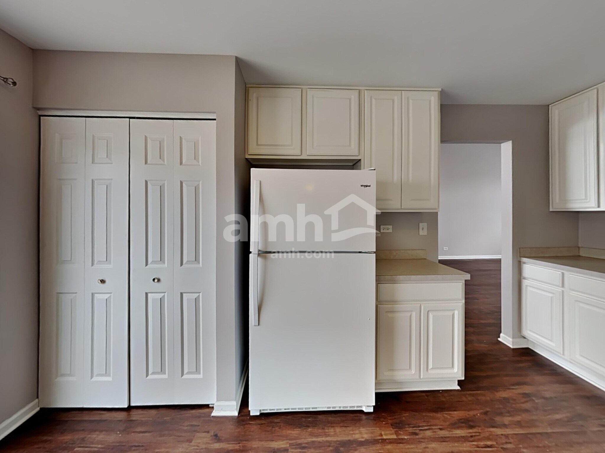 Building Photo - 2811 Stonebridge Dr