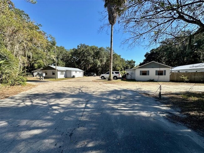 Building Photo - 637 NE Waldo Rd