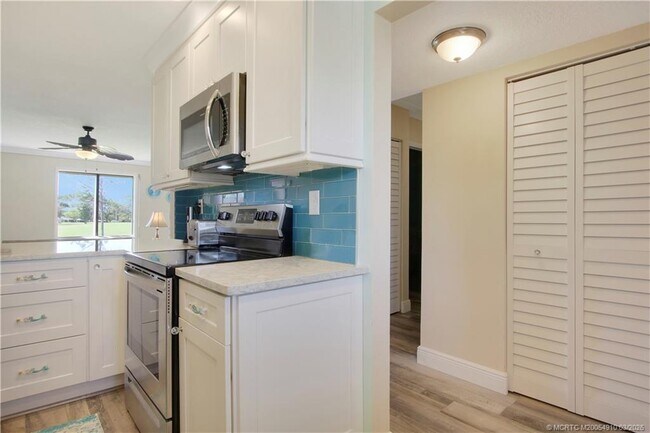 Building Photo - 5323 SE Miles Grant Rd