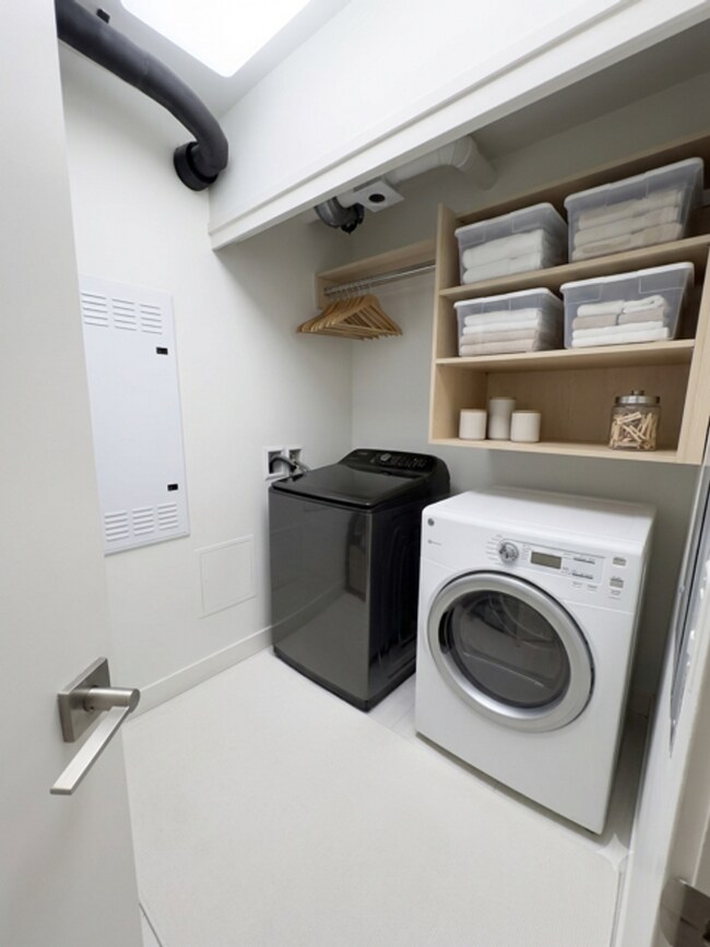 Building Photo - 3 bedroom unit at SYMPHONY HONOLULU!