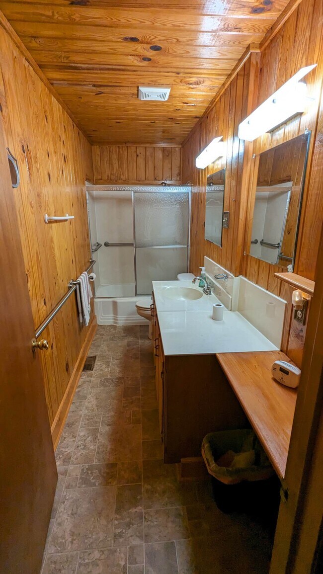 bathroom - 804 Wabash Ave