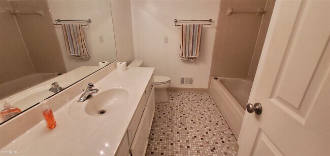 Building Photo - 2 br, 1 bath Condo - 50031 S Benny Ct