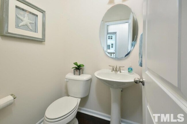Building Photo - 1108 Finch Ct