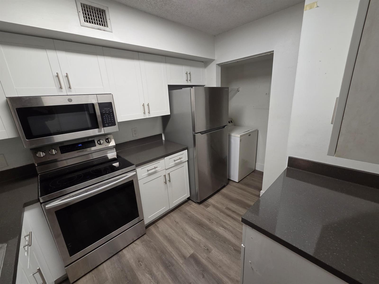 Building Photo - 12112 Saint Andrews Pl