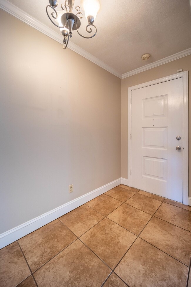 Building Photo - 407 Holly Dr