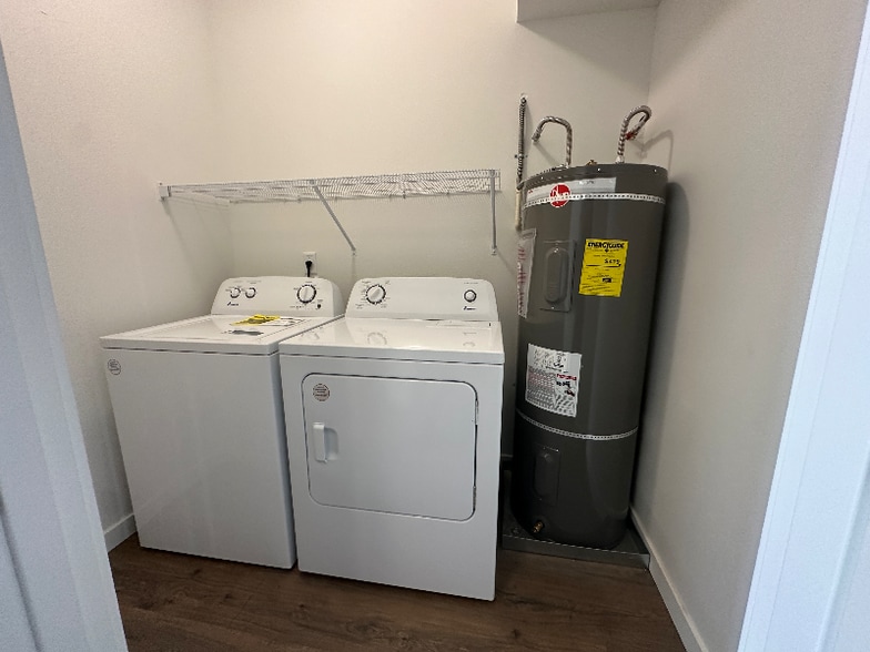 Building Photo - 681 NE Autumn Ridge Dr