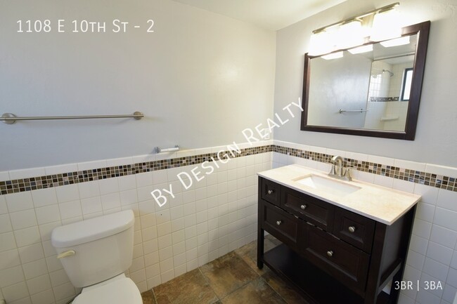 Building Photo - Modern 3 Bed 3 Bath - Less than 1 Mile to ...