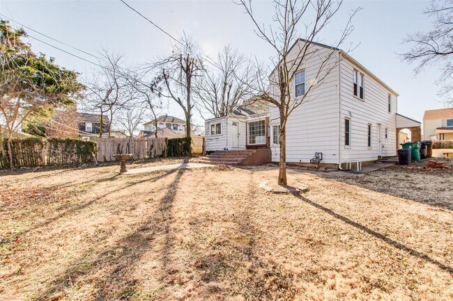 Building Photo - 2912 Cummings Dr