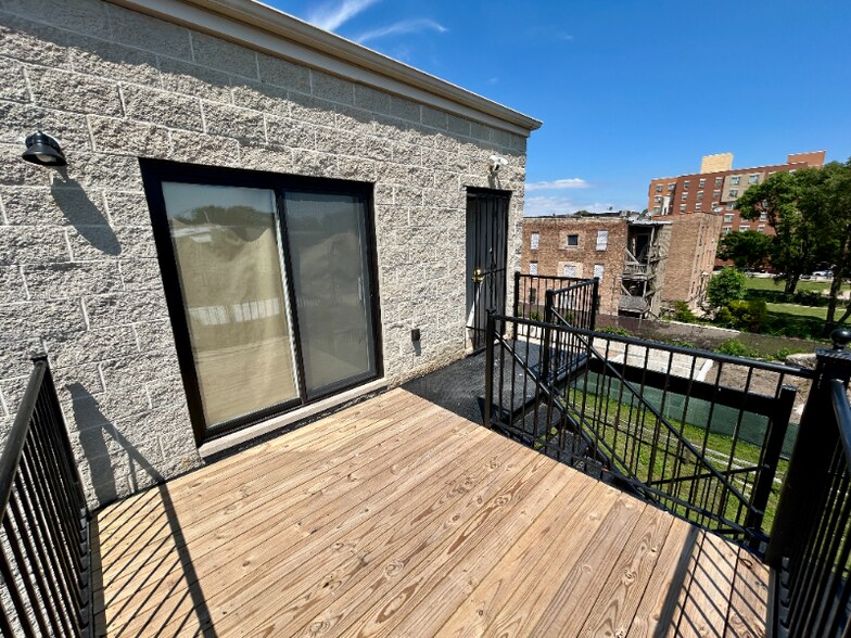 Building Photo - 5331 S Calumet Ave