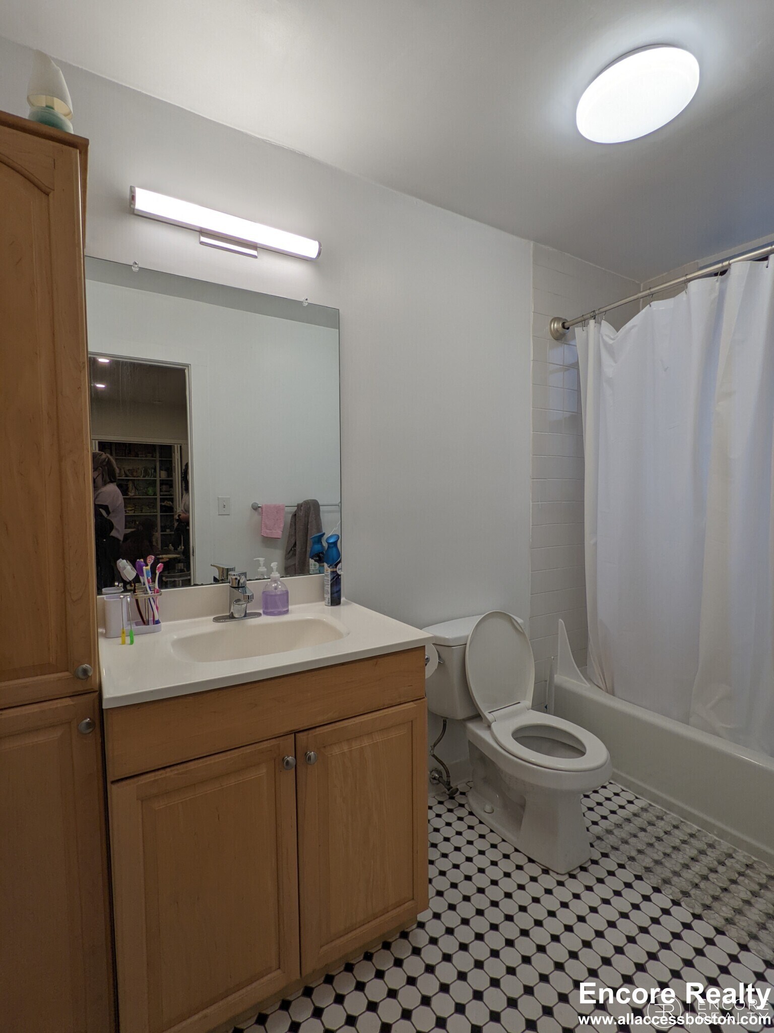 Building Photo - 822 Beacon St