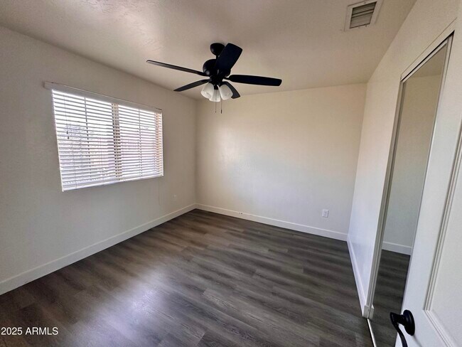 Building Photo - 866 E Morelos St