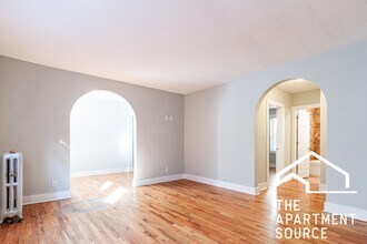 Building Photo - 542 W Surf St