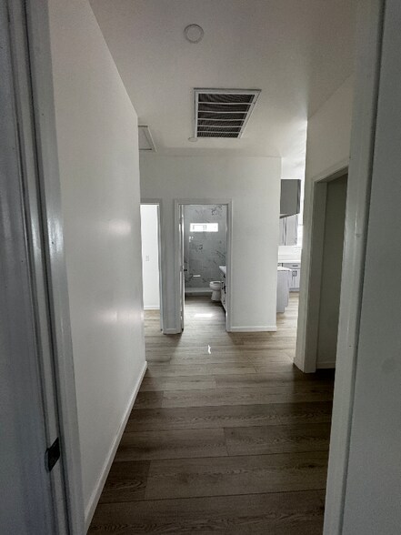 Building Photo - 987 Tepee Ln