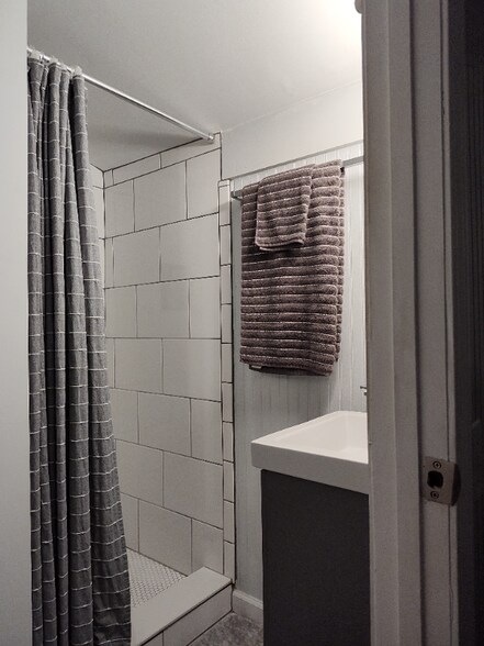 Building Photo - 683 Carlouetta Rd