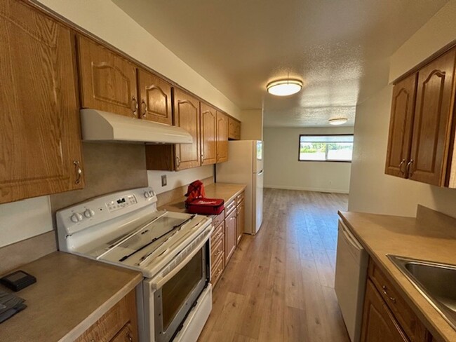 Building Photo - Molalla Country Home