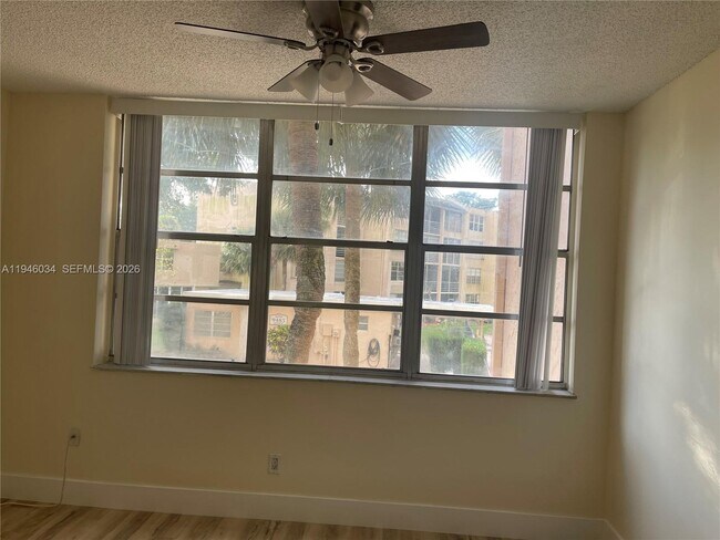 Building Photo - 9481 Evergreen Pl