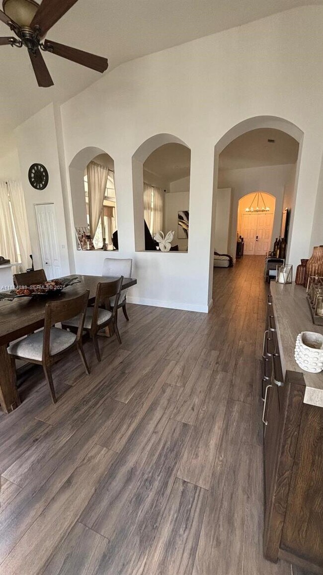 Building Photo - 3015 SW 135th Ave