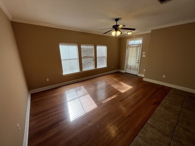 Building Photo - Charming 3-bedroom 2-bathroom in South Burbank Neighborhood!