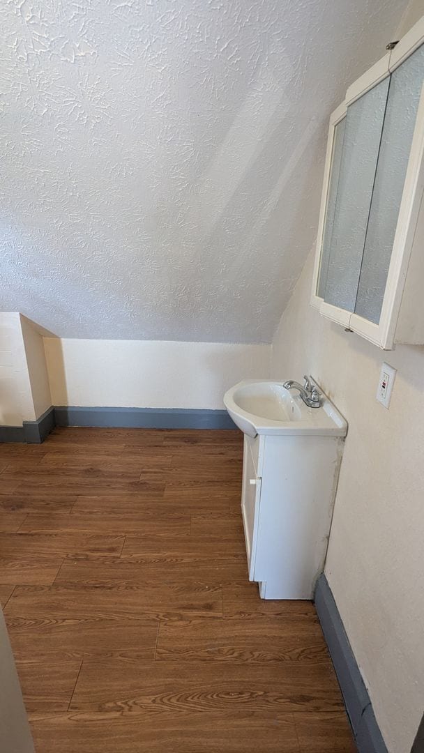 Building Photo - 3-Bedroom, 1-Bathroom Single Family Home for Rent in Akron, Ohio