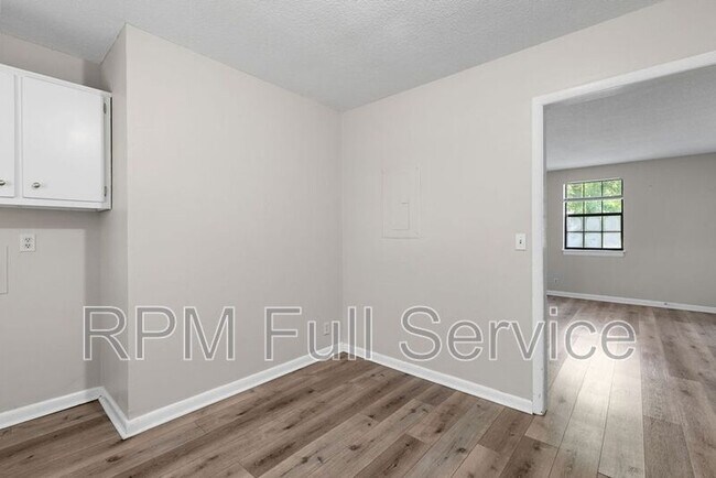 Building Photo - 4426 Central Valley Dr
