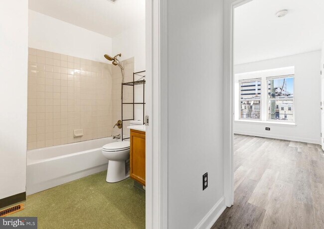 Building Photo - 576 Washington St