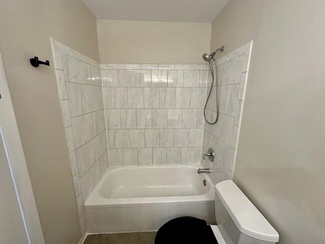 Building Photo - 6188 Pinewood Ct
