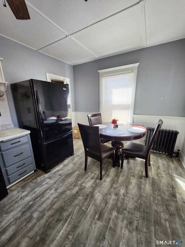 Building Photo - 14 Union St