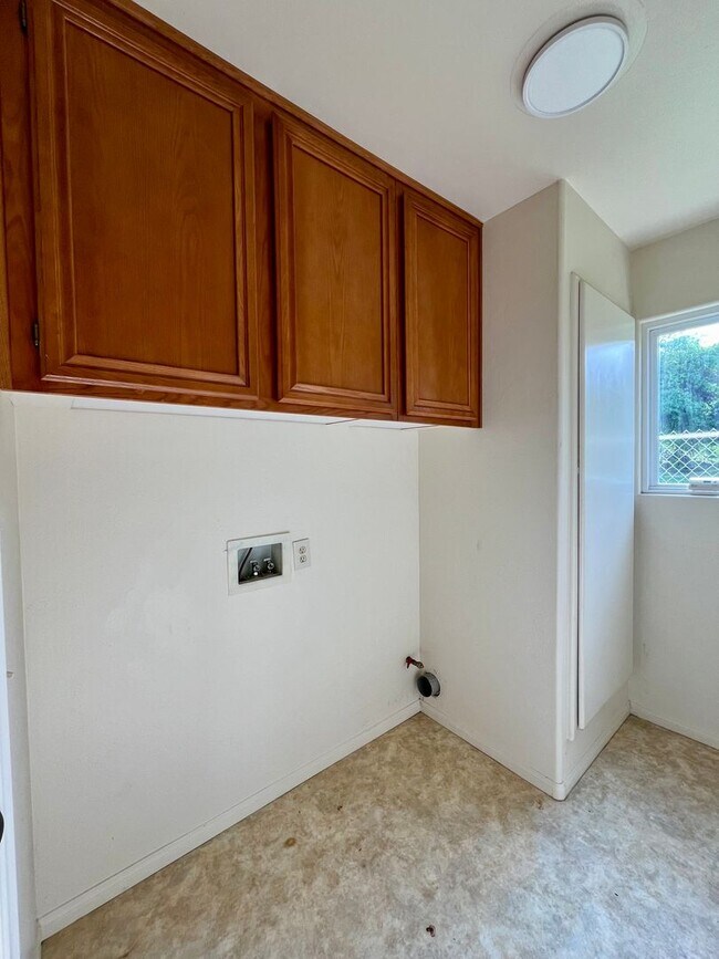 Building Photo - 153 Las Flores Dr