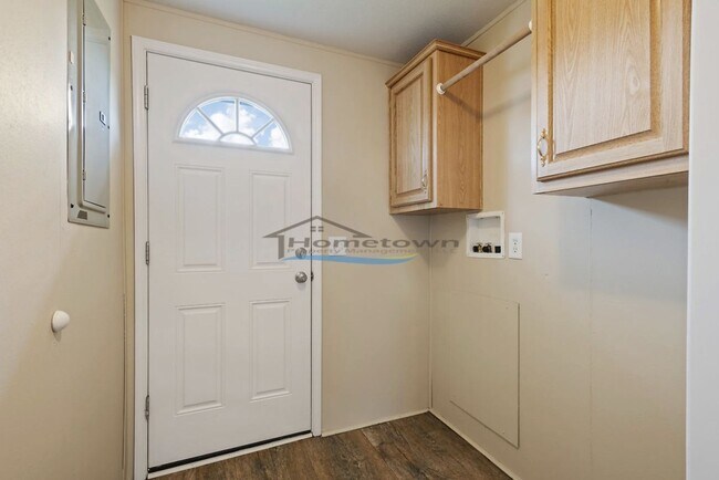 Building Photo - Country Home with Fenced Yard in Hayden!