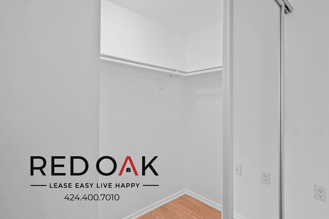 Building Photo - 5837 W Sunset Blvd