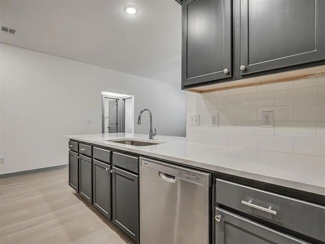 Building Photo - Turnkey 3-Bedroom Home in NW OKC – Perfect for Pets!