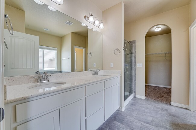 Building Photo - Stunning 5-Bedroom Home with Lake Views in...
