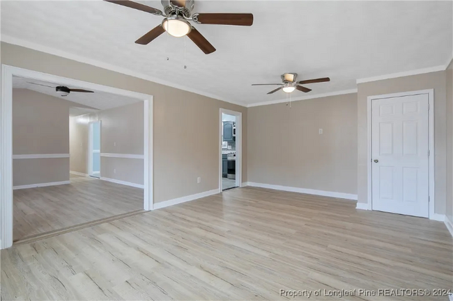 Building Photo - 929 Hollydale Ln