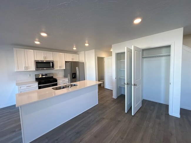 Building Photo - 2974 W Graham Lp