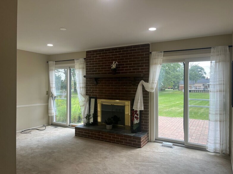 Building Photo - 87 Carter Dr