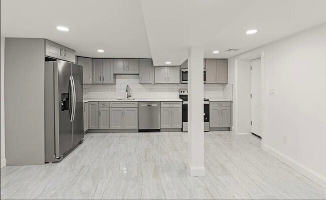 Building Photo - 320 Malden St