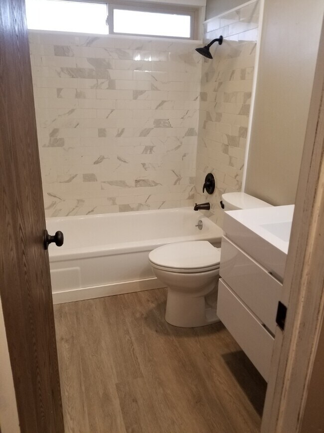 Building Photo - 510 S Phillippi St