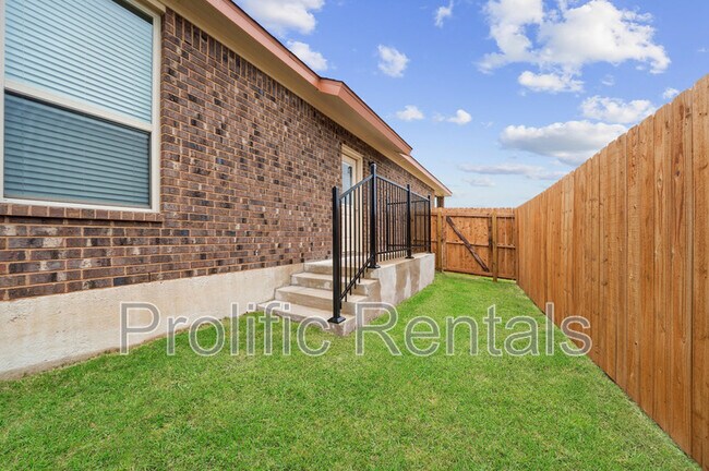 Building Photo - 126 Leon Ln