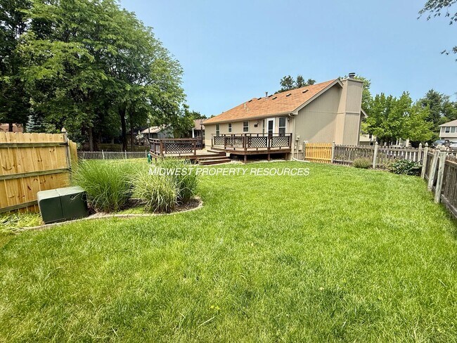 Building Photo - 2421 NE Carousel Cir