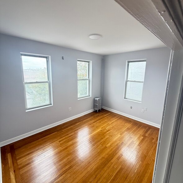 Building Photo - 125 W 227th St