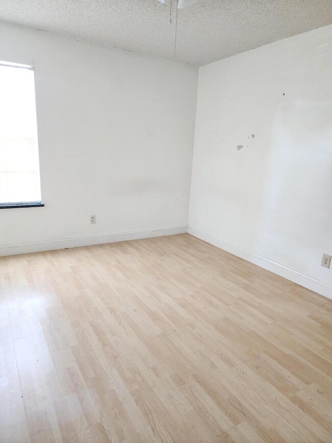 Building Photo - 2153 Royal Poinciana Blvd