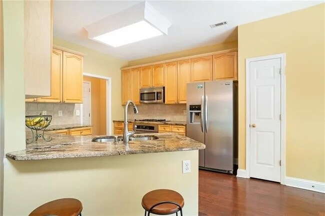 Building Photo - 3915 High Gables E